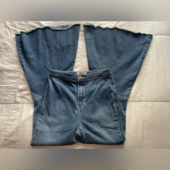 Free People Just Float On High Rise Super Flare Retro Stretch Jeans 27 Festival - Picture 2 of 10